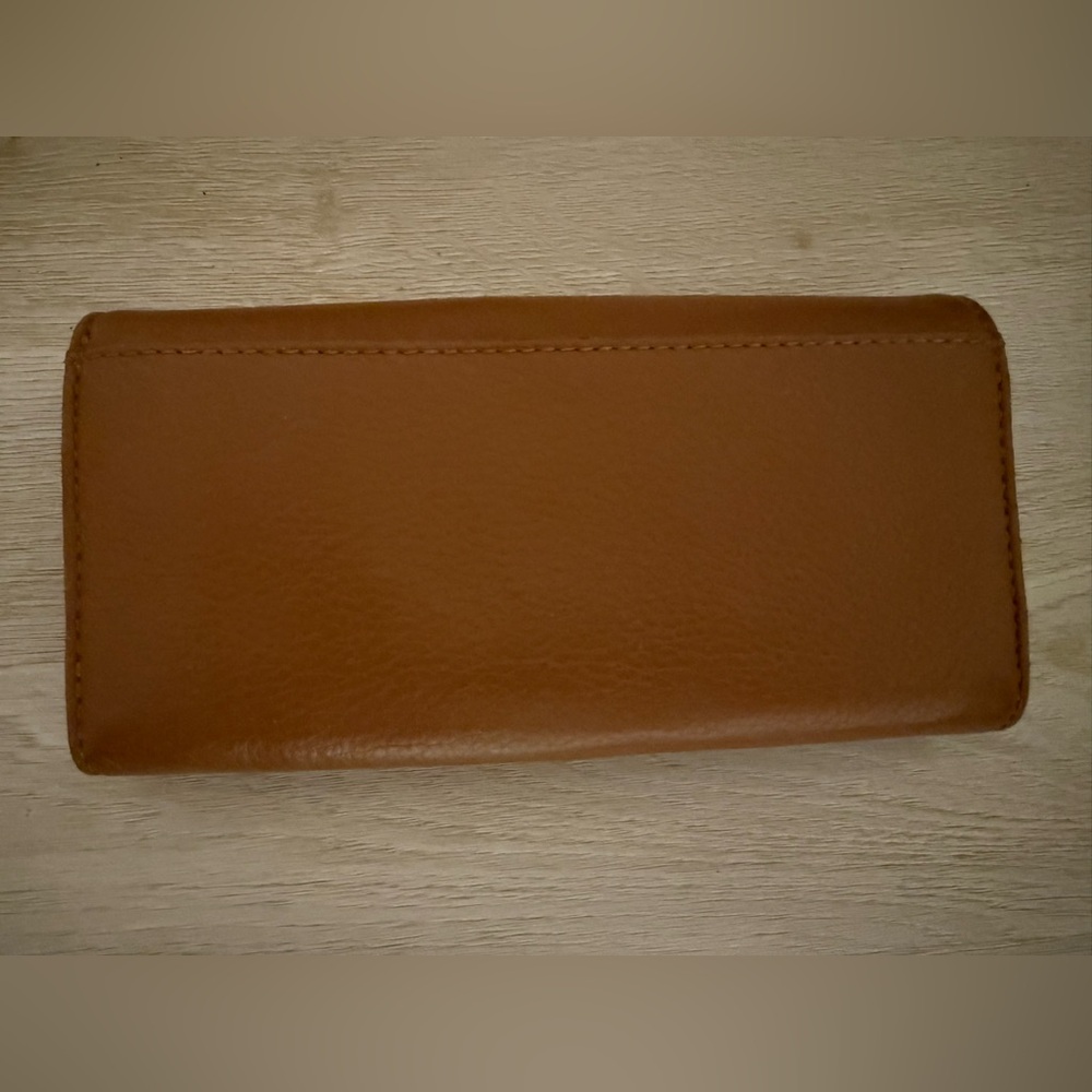 Michael Kors luggage Wallet with Gold Logo - Picture 2 of 4